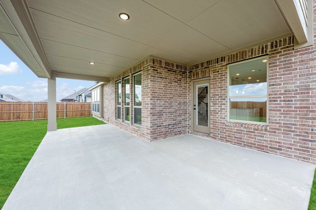 925 Cannes Drive, Red Oak, TX 75154