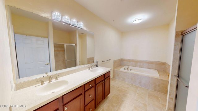 112 Regency Court 112, Morganville, NJ 07751