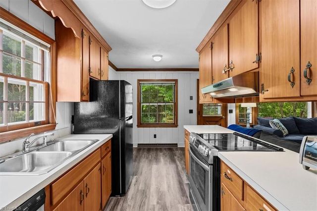 1210 Pembroke Road, Greensboro, NC 27408