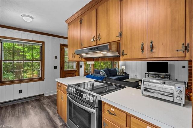 1210 Pembroke Road, Greensboro, NC 27408