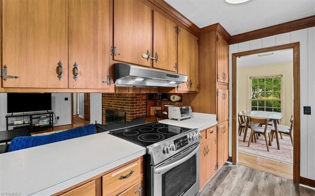 1210 Pembroke Road, Greensboro, NC 27408