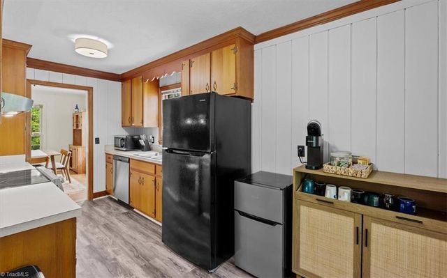 1210 Pembroke Road, Greensboro, NC 27408