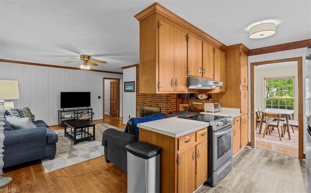 1210 Pembroke Road, Greensboro, NC 27408