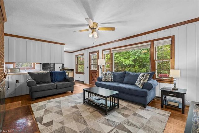 1210 Pembroke Road, Greensboro, NC 27408