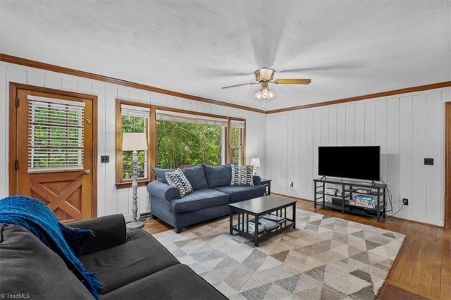 1210 Pembroke Road, Greensboro, NC 27408