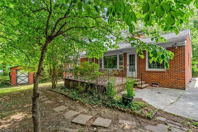 1210 Pembroke Road, Greensboro, NC 27408