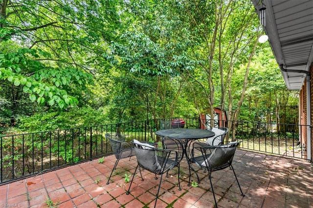 1210 Pembroke Road, Greensboro, NC 27408