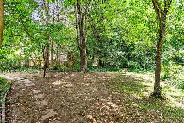 1210 Pembroke Road, Greensboro, NC 27408