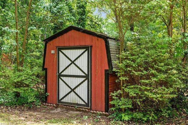 1210 Pembroke Road, Greensboro, NC 27408