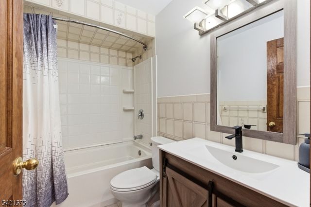 159 Glenside Trail, Byram Twp., NJ 07871