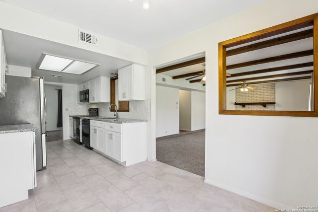 1703 Autumn Woods St, San Antonio, TX 78232