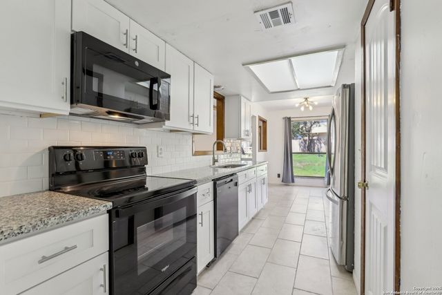 1703 Autumn Woods St, San Antonio, TX 78232