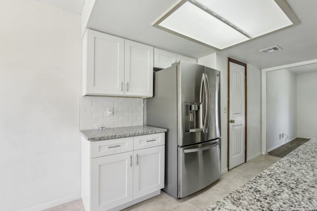 1703 Autumn Woods St, San Antonio, TX 78232