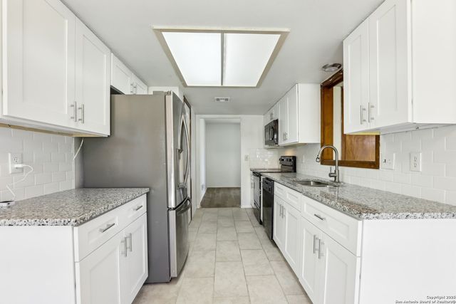 1703 Autumn Woods St, San Antonio, TX 78232