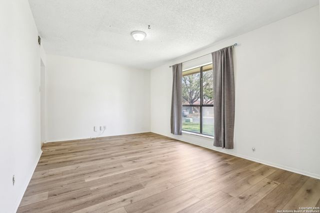 1703 Autumn Woods St, San Antonio, TX 78232