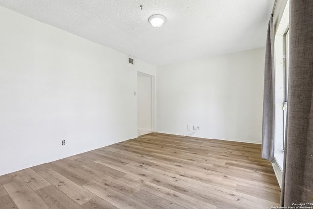 1703 Autumn Woods St, San Antonio, TX 78232