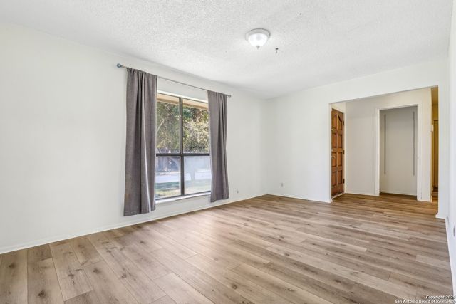 1703 Autumn Woods St, San Antonio, TX 78232