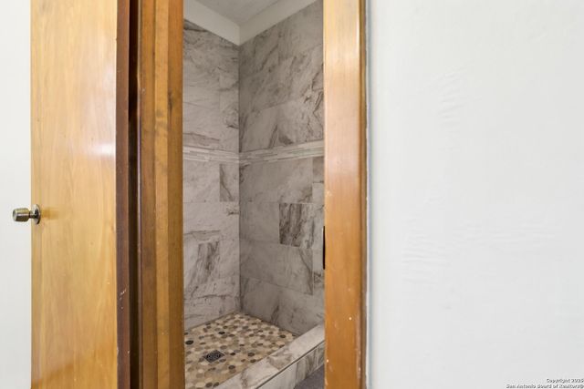 1703 Autumn Woods St, San Antonio, TX 78232