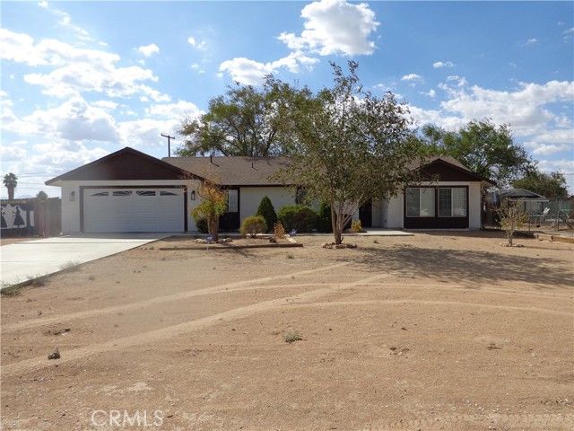 12744 Running Deer, Apple Valley, CA 92308
