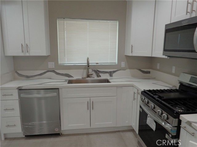 12744 Running Deer, Apple Valley, CA 92308