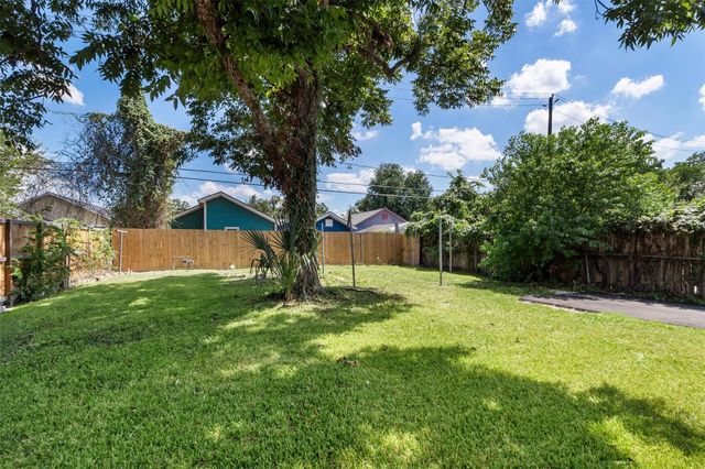 3514 Moore Street, Houston, TX 77009