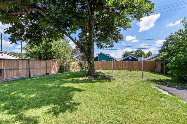 3514 Moore Street, Houston, TX 77009