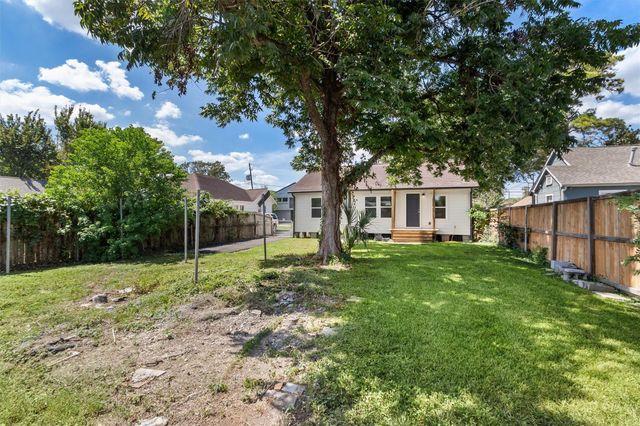 3514 Moore Street, Houston, TX 77009