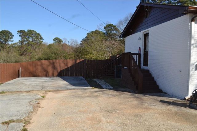555 Lee Byrd Road, Loganville, GA 30052