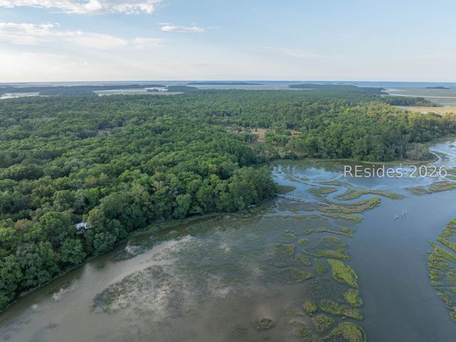 39 Creek House Ln, St Helena Island, SC 29920