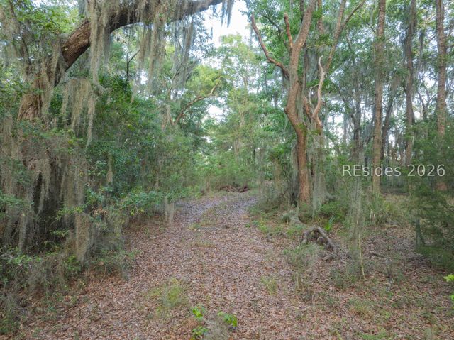 39 Creek House Ln, St Helena Island, SC 29920