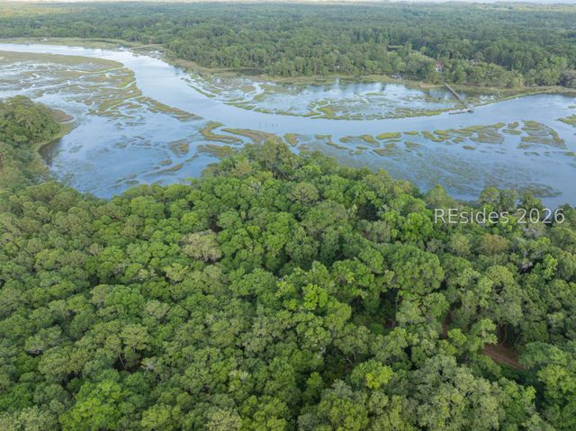 39 Creek House Ln, St Helena Island, SC 29920