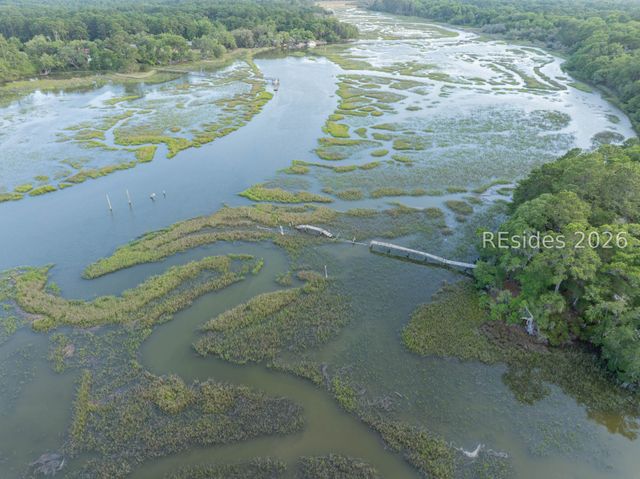 39 Creek House Ln, St Helena Island, SC 29920