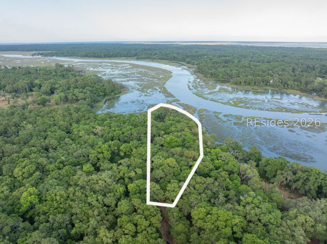 39 Creek House Ln, St Helena Island, SC 29920