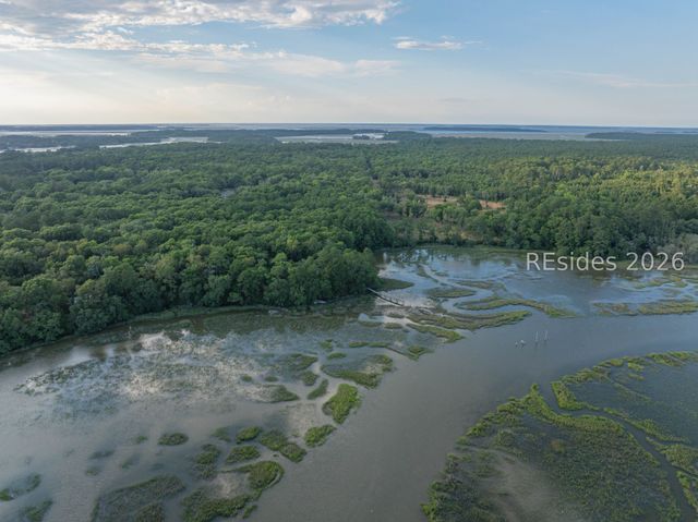 39 Creek House Ln, St Helena Island, SC 29920
