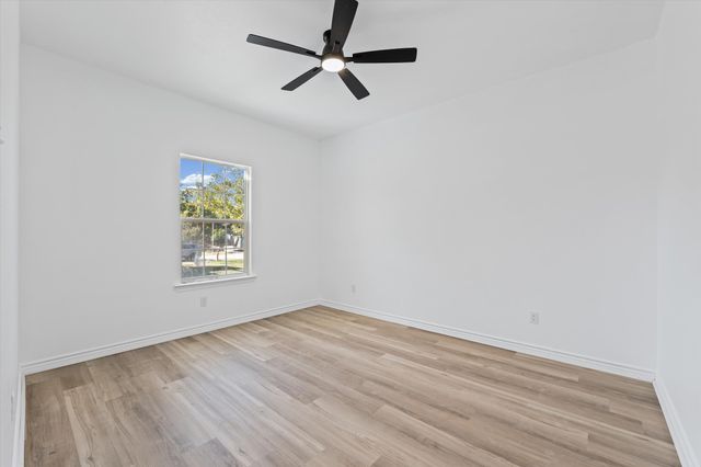 305 Meador Street, Moody, TX 76557