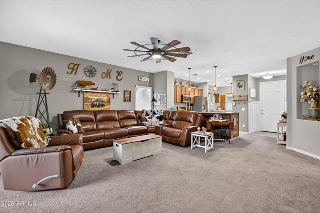 827 W BANYAN Avenue, San Tan Valley, AZ 85140