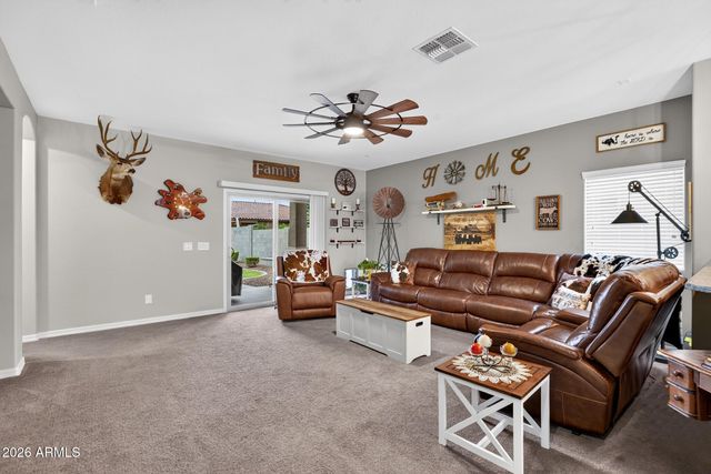 827 W BANYAN Avenue, San Tan Valley, AZ 85140