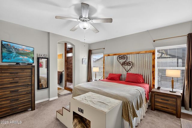 827 W BANYAN Avenue, San Tan Valley, AZ 85140