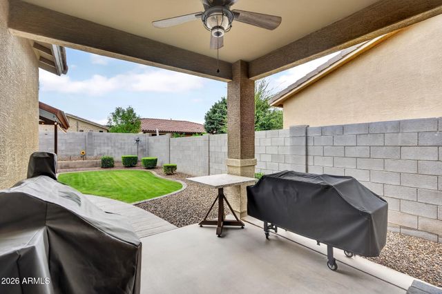 827 W BANYAN Avenue, San Tan Valley, AZ 85140