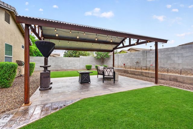 827 W BANYAN Avenue, San Tan Valley, AZ 85140