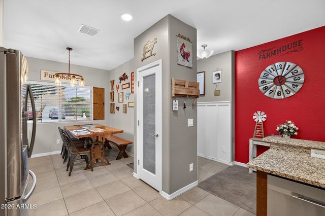 827 W BANYAN Avenue, San Tan Valley, AZ 85140