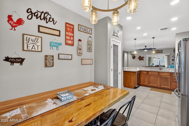 827 W BANYAN Avenue, San Tan Valley, AZ 85140