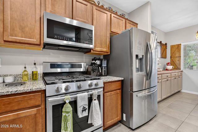 827 W BANYAN Avenue, San Tan Valley, AZ 85140