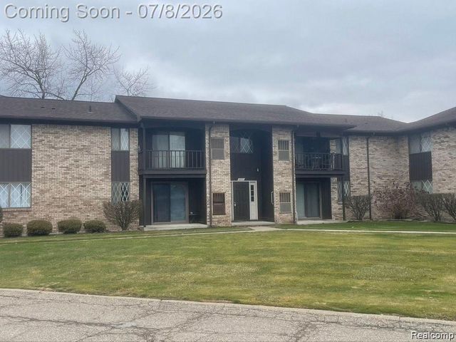 270 E 13 Mile Road 34, Madison Heights, MI 48071