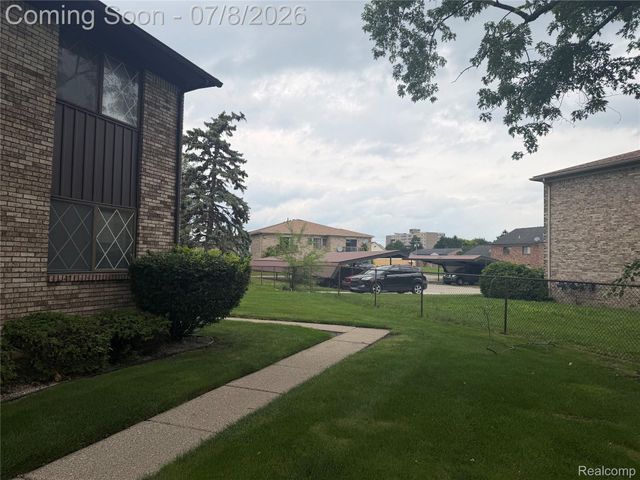 270 E 13 Mile Road 34, Madison Heights, MI 48071
