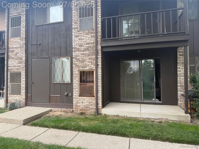 270 E 13 Mile Road 34, Madison Heights, MI 48071