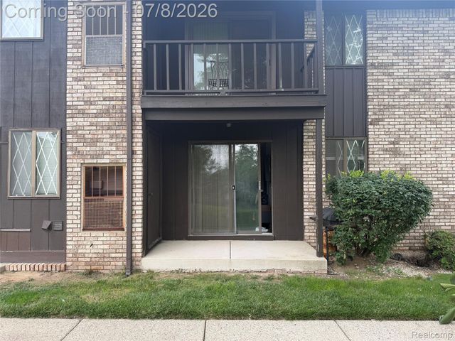 270 E 13 Mile Road 34, Madison Heights, MI 48071