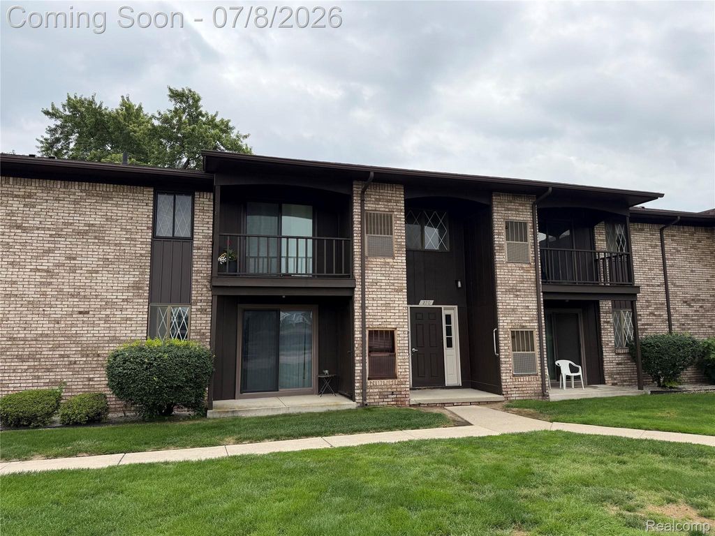 270 E 13 Mile Road 34, Madison Heights, MI 48071