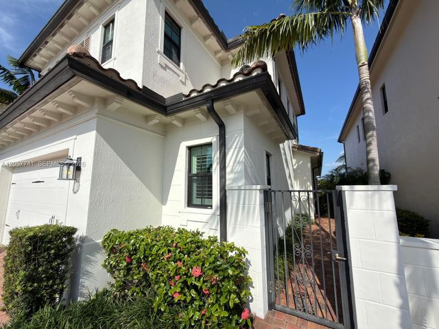 455 SW 113th Lane 455, Pembroke Pines, FL 33025