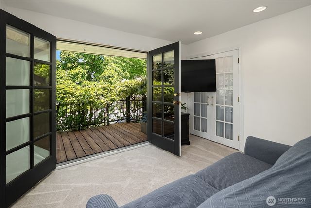 6007 SE 22nd Street, Mercer Island, WA 98040